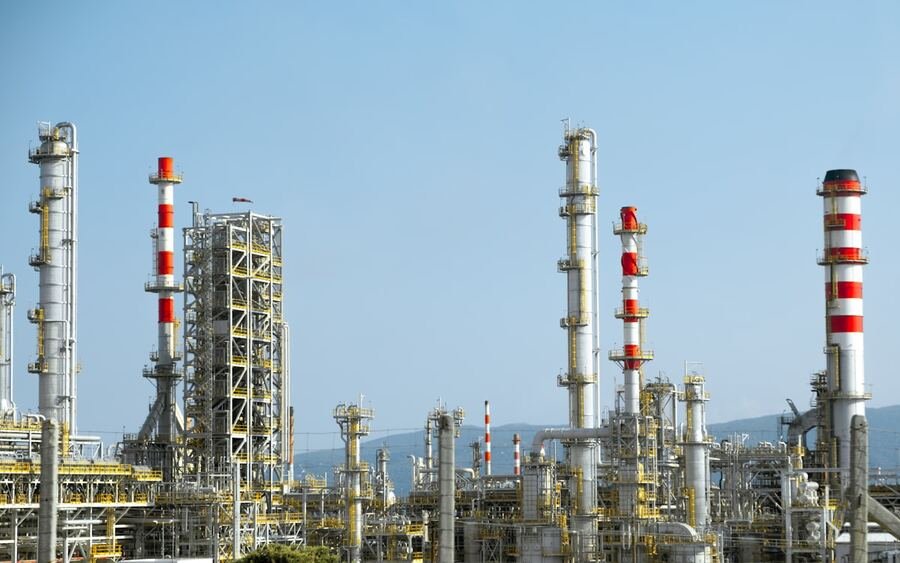 Refinery pipework and process plant